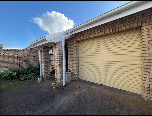3 BEDROOM TOWNHOUSE FOR SALE IN ASTON BAY
